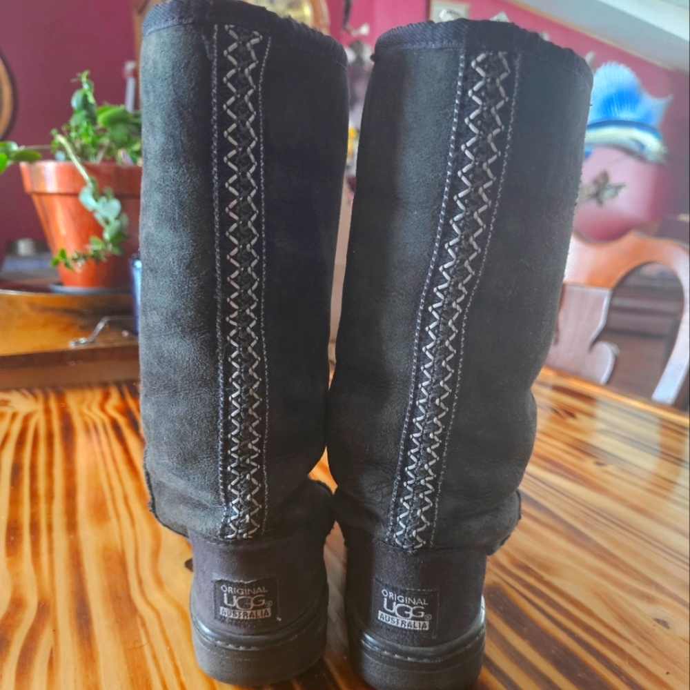 UGG Braid Boot Sz 8